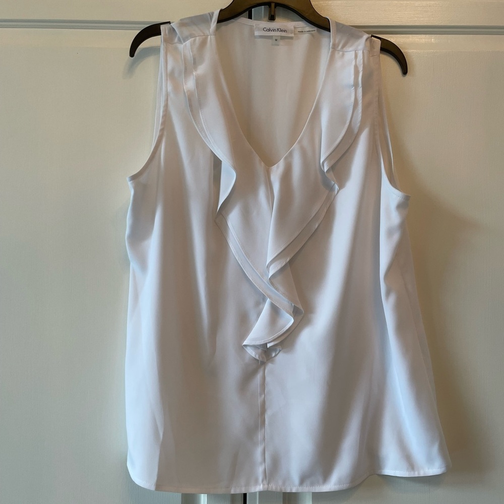Calvin Klein White Ruffle V-Neck Blouse Tank Top Size Medium pre-owned